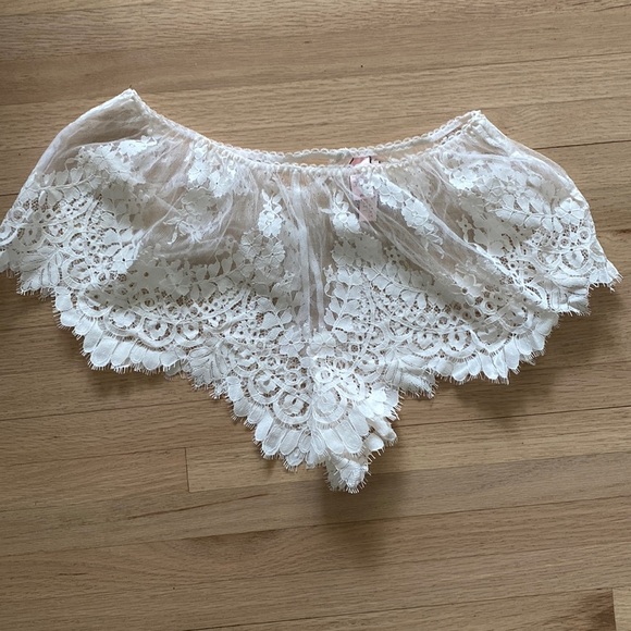 Victoria Secret Cream cheeky Lace shorts - Picture 1 of 3